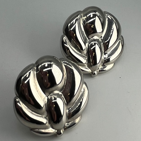 Silver plated Puffy Flower Clip earring set. - Picture 1 of 10